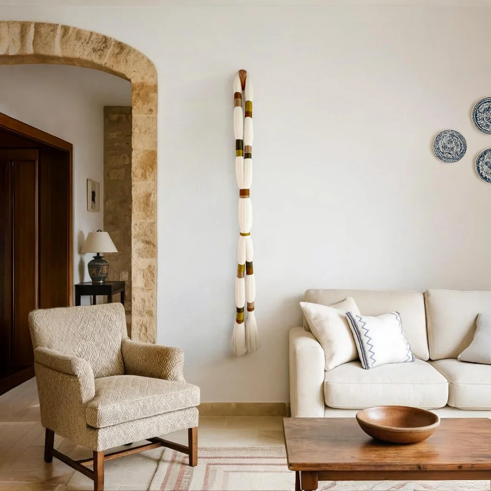 Alba II. Colgante textil en bambú y madera