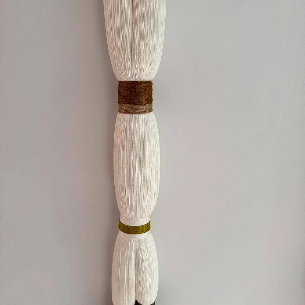 Alba II. Sculpture textile murale en bambou et bois