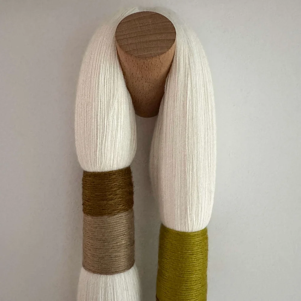 Alba II. Sculpture textile murale en bambou et bois