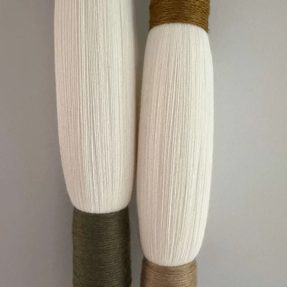 Alba II. Sculpture textile murale en bambou et bois