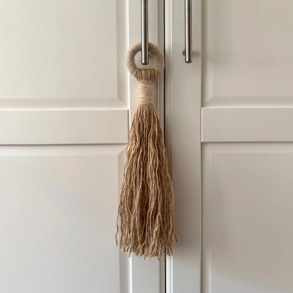 Borla Haizea. Adorno textil en yute y mohair