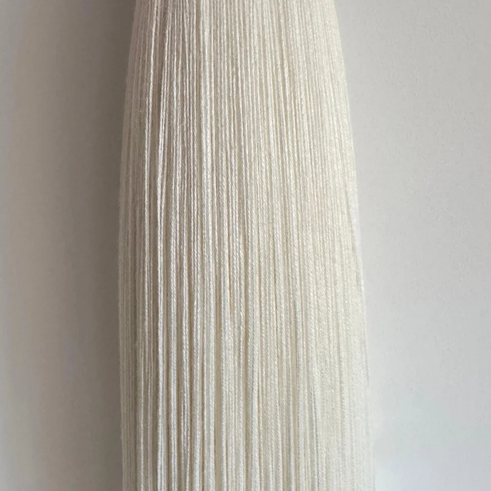 Borla Sonata. Adorno textil en bambú y yute Borla Sonata. Adorno textil en bambú y yute