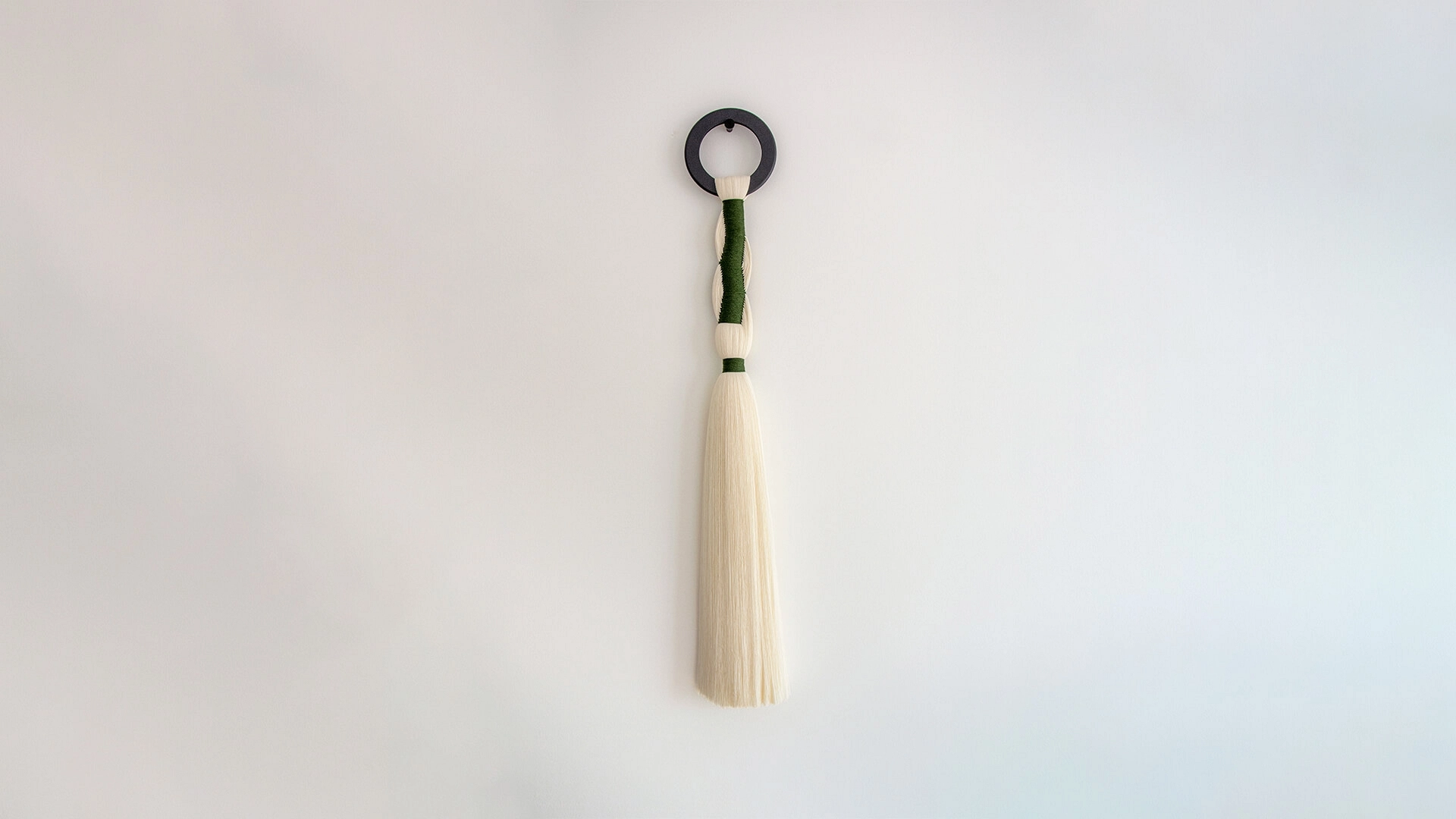 Cercle Vera Sculpture textile murale en bambou et coton Cercle Vera Sculpture textile murale en bambou et coton