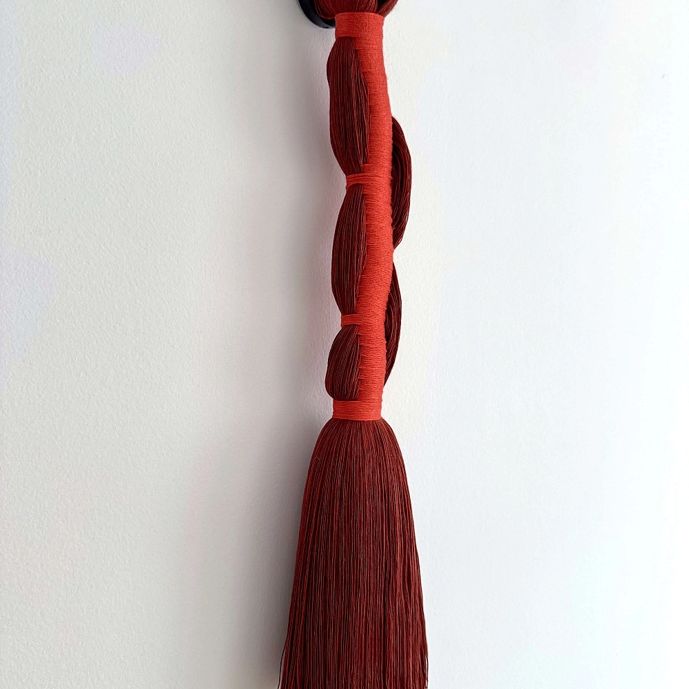 Coral Escultura textil en bambú y acero
