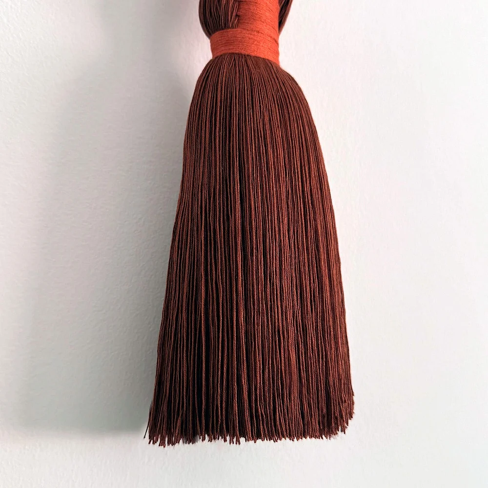 Coral I. Colgante textil en bambú y acero Coral I. Colgante textil en bambú y acero