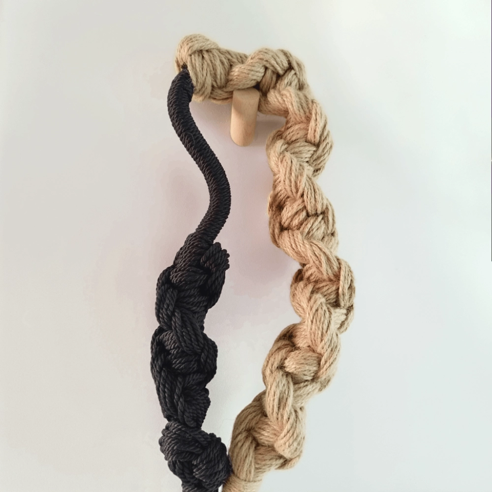 Dualidad I  Escultura textil en yute y bambú