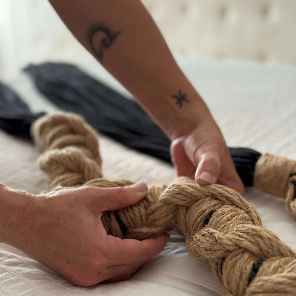 Dualidad II. Colgante textil en yute y bambú Dualidad II. Colgante textil en yute y bambú