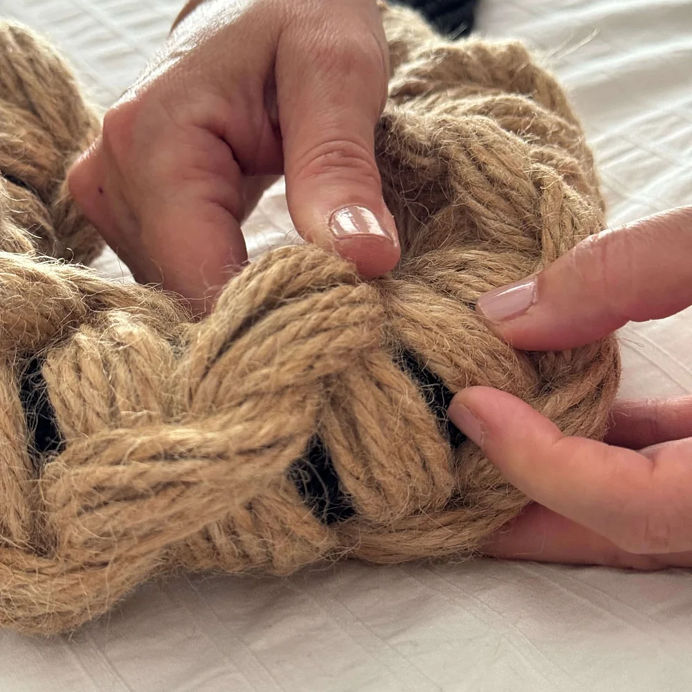 Dualidad II. Colgante textil en yute y bambú Dualidad II. Colgante textil en yute y bambú