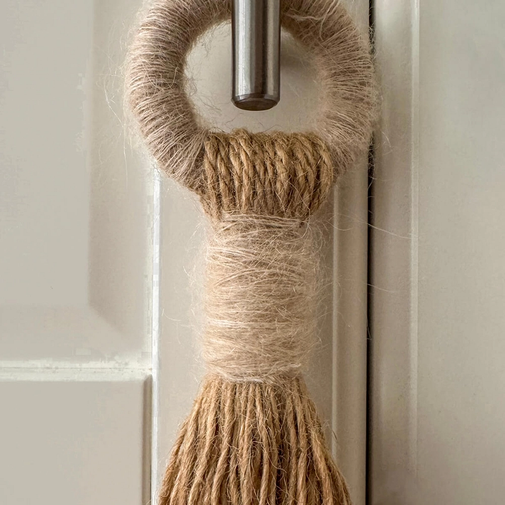 Haizea tassel Textile ornament in jute and mohair Haizea tassel Textile ornament in jute and mohair