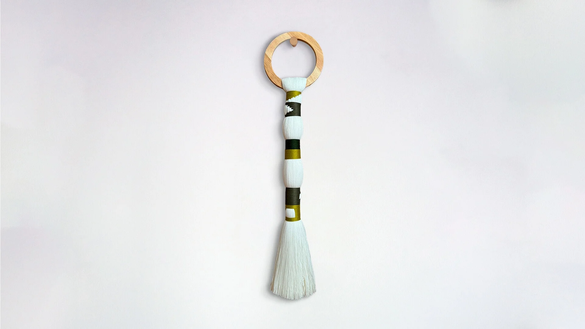 Pompon Aura. Ornement textile en bambou et coton Pompon Aura. Ornement textile en bambou et coton