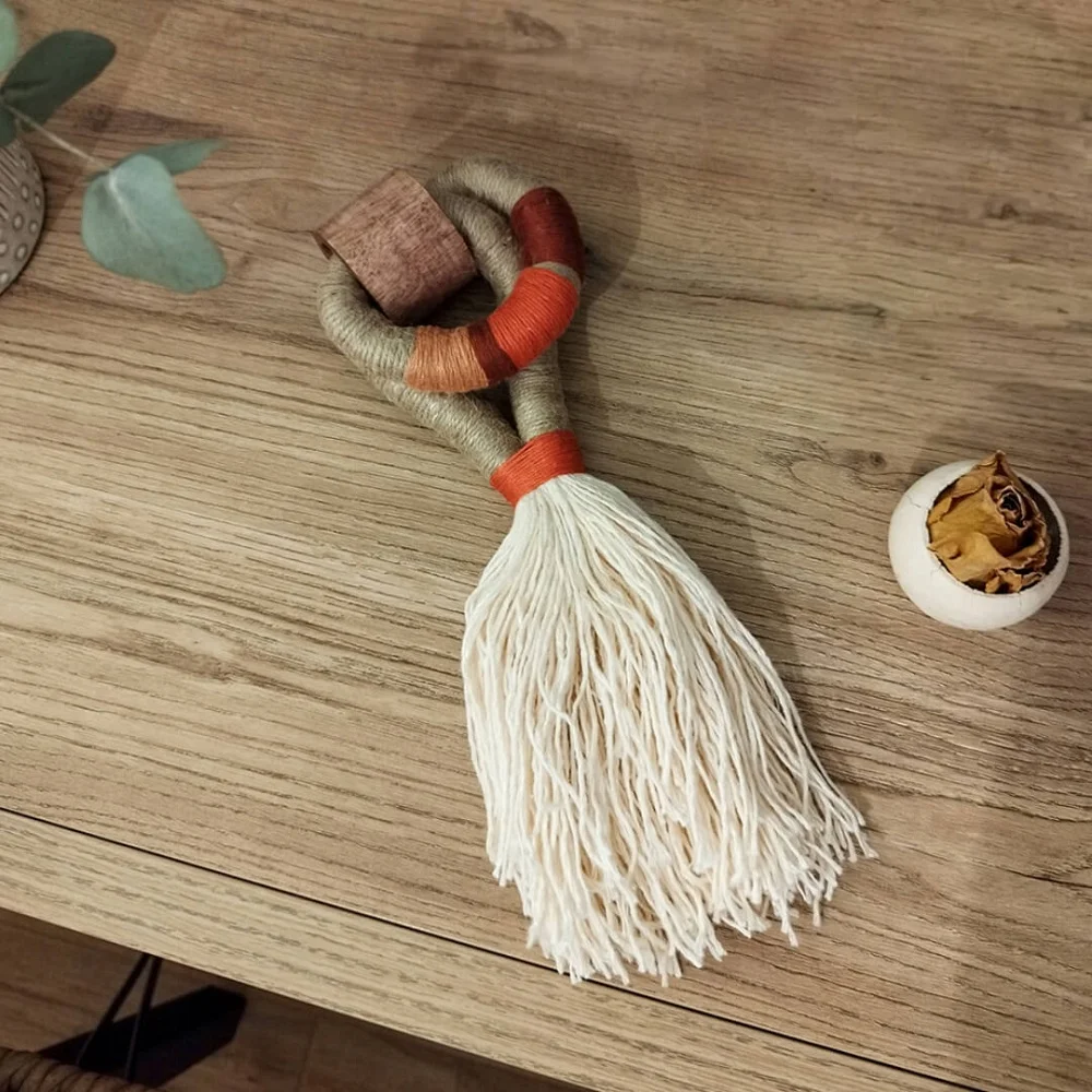 Pompon Estela. Ornement textile en jute, bambou et lin