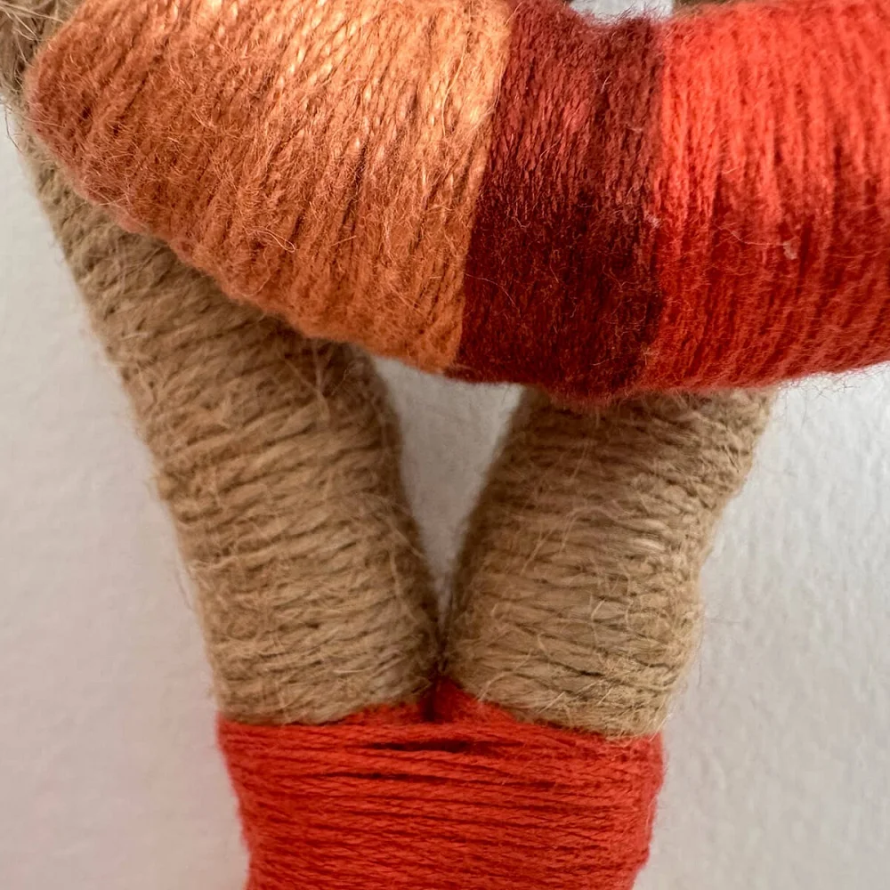 Pompon Estela. Ornement textile en jute, bambou et lin