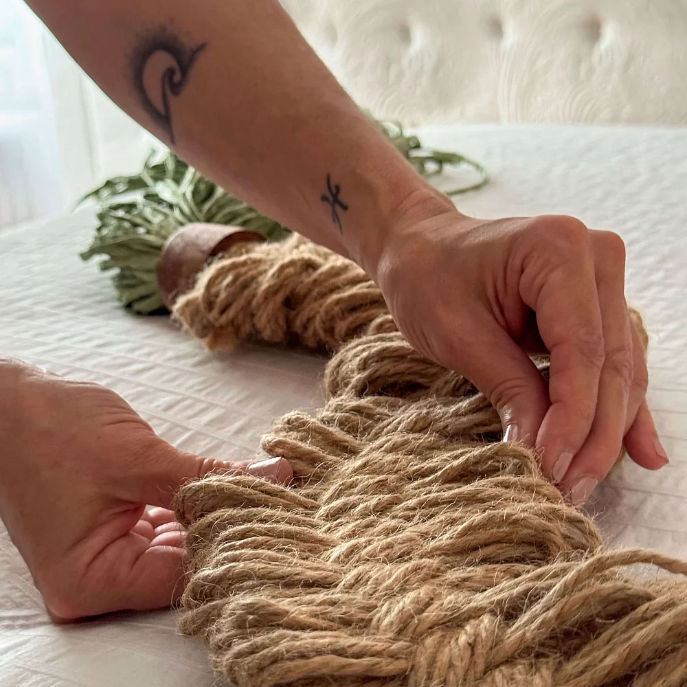 Selva. Colgante textil en yute y rafia Selva. Colgante textil en yute y rafia