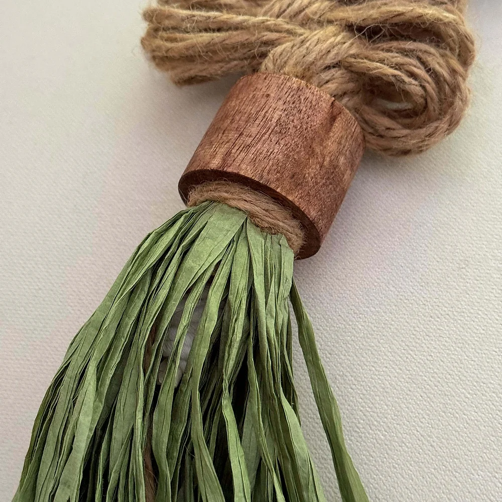 Selva. Colgante textil en yute y rafia