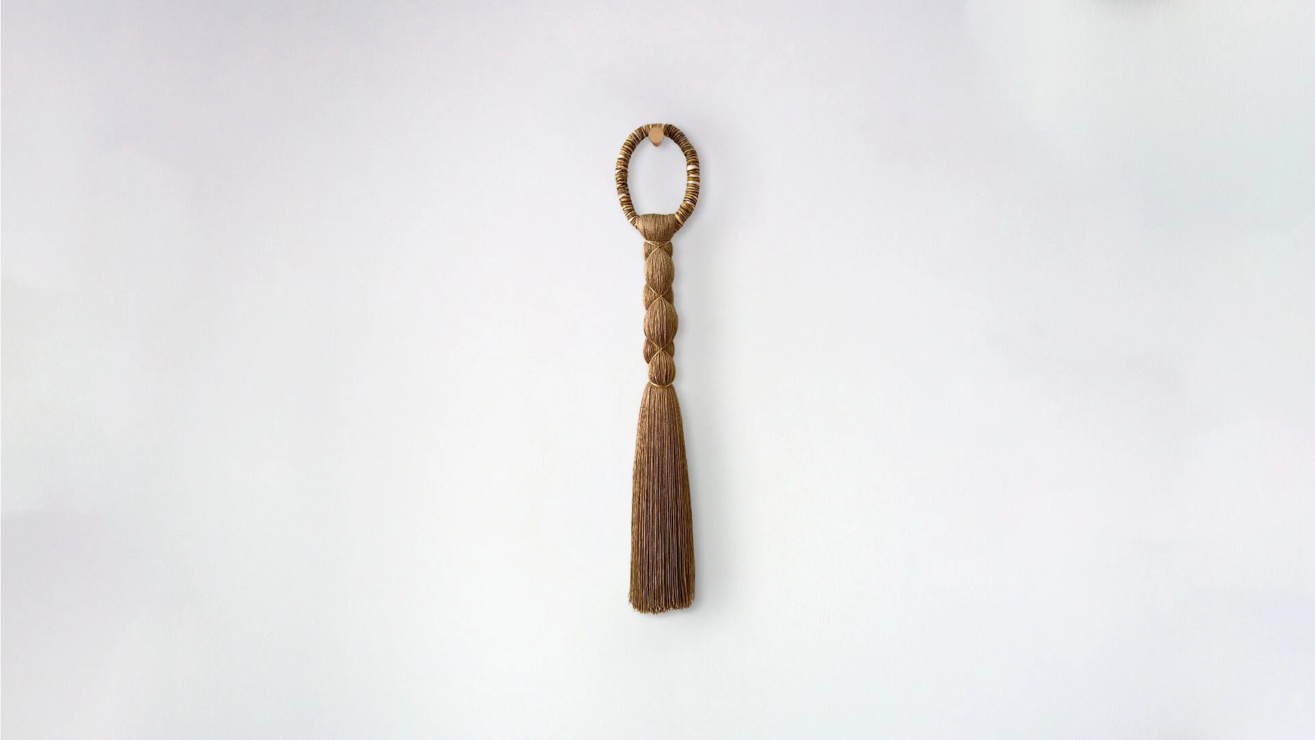 Senda tassel. Handcrafted textile ornament in natural fibers