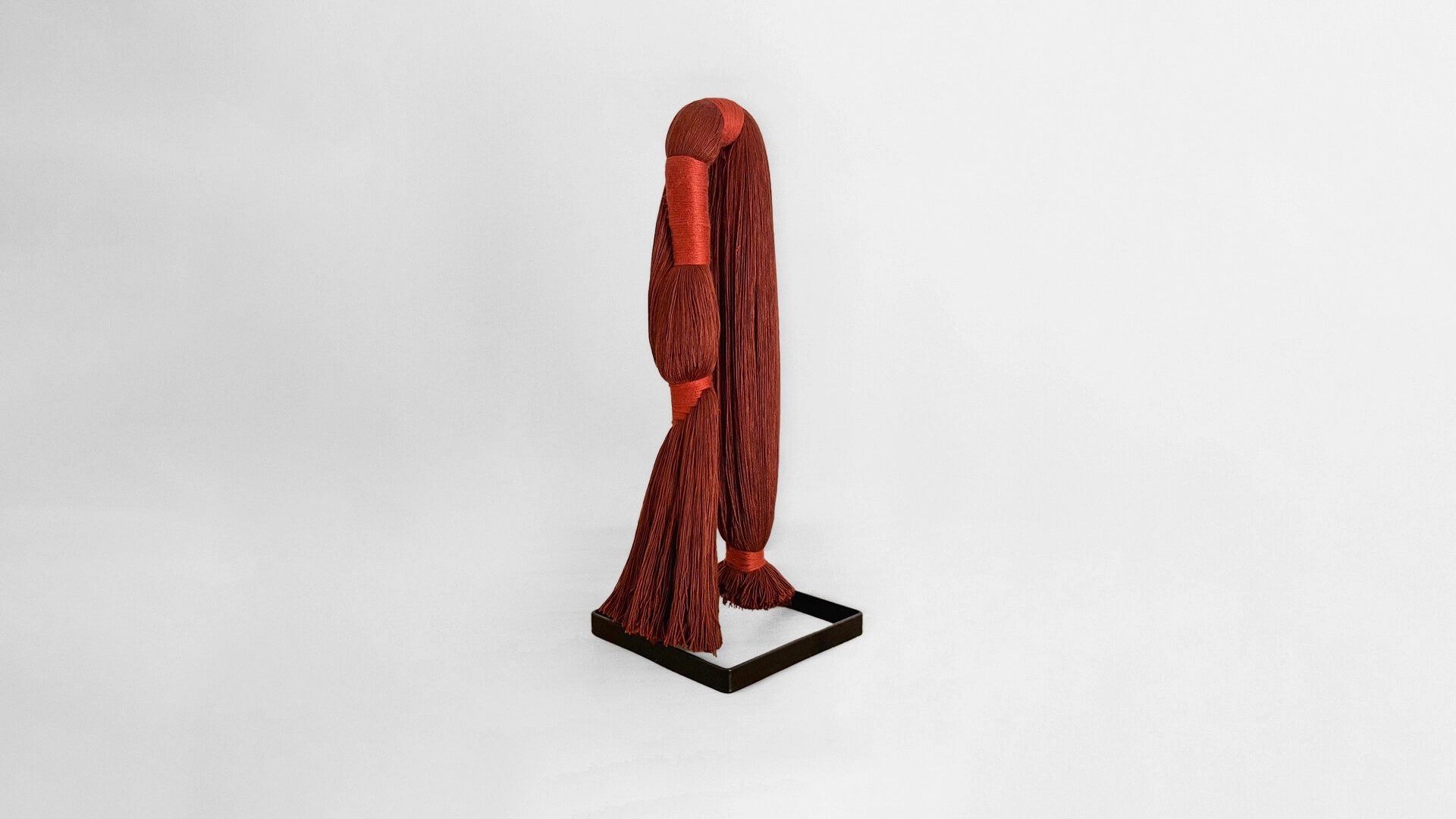 Susurro Coral Escultura textil de mesa en bambú