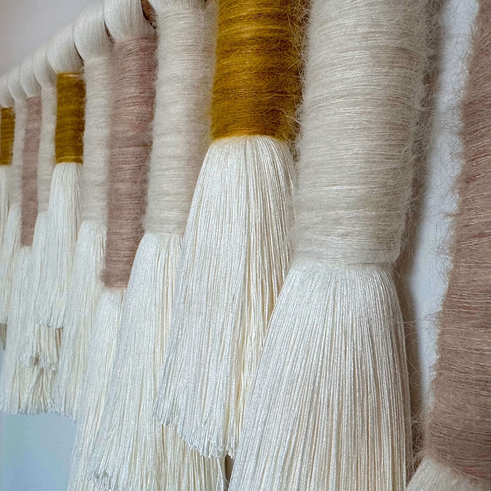 Tapiz Serena en beige y dorado